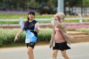 BIB: 
                            <button type="button" onclick="openModal(27895744)" class="btn btn-primary btn-sm float-right btn-popup" data-toggle="modal" data-target=".modal-high-quality">
                        <i class="fas fa-shopping-cart"></i> Add to Cart
                    </button>
                                            <button type="button" onclick="isThisMe(27895744, true)" class="btn btn-success btn-sm float-right btn-popup btn-isme hidden" data-toggle="tooltip" data-placement="bottom" title="นี่คือรูปของคุณใช่ไหม คลิกที่นี่เพื่อเอาเข้าอัลบั้ม">
                        <i class="fas fa-plus"></i> Add to album
                    </button>
                    <button type="button" onclick="isThisMe(27895744, false)" class="btn btn-warning btn-sm float-right btn-popup btn-isnotme hidden">
                        <i class="fas fa-ban"></i> Remove from album
                    </button>